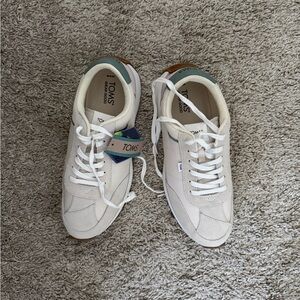 NWT TOMS Ivory Canvas Sneakers